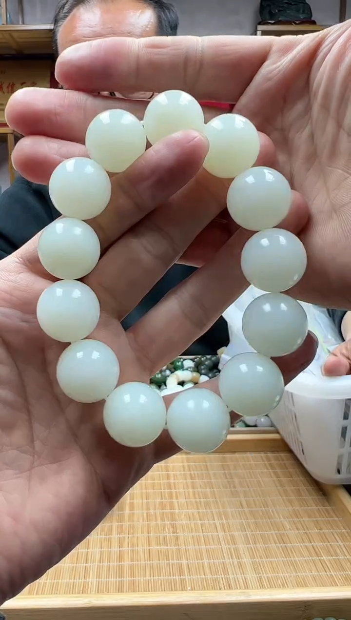 【闪购商品】和田玉手串未镶嵌18且末白