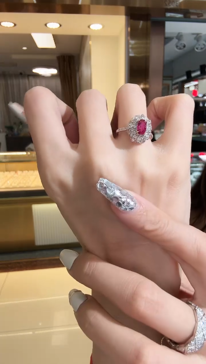 18K金镶嵌戒指红宝石1.01ct