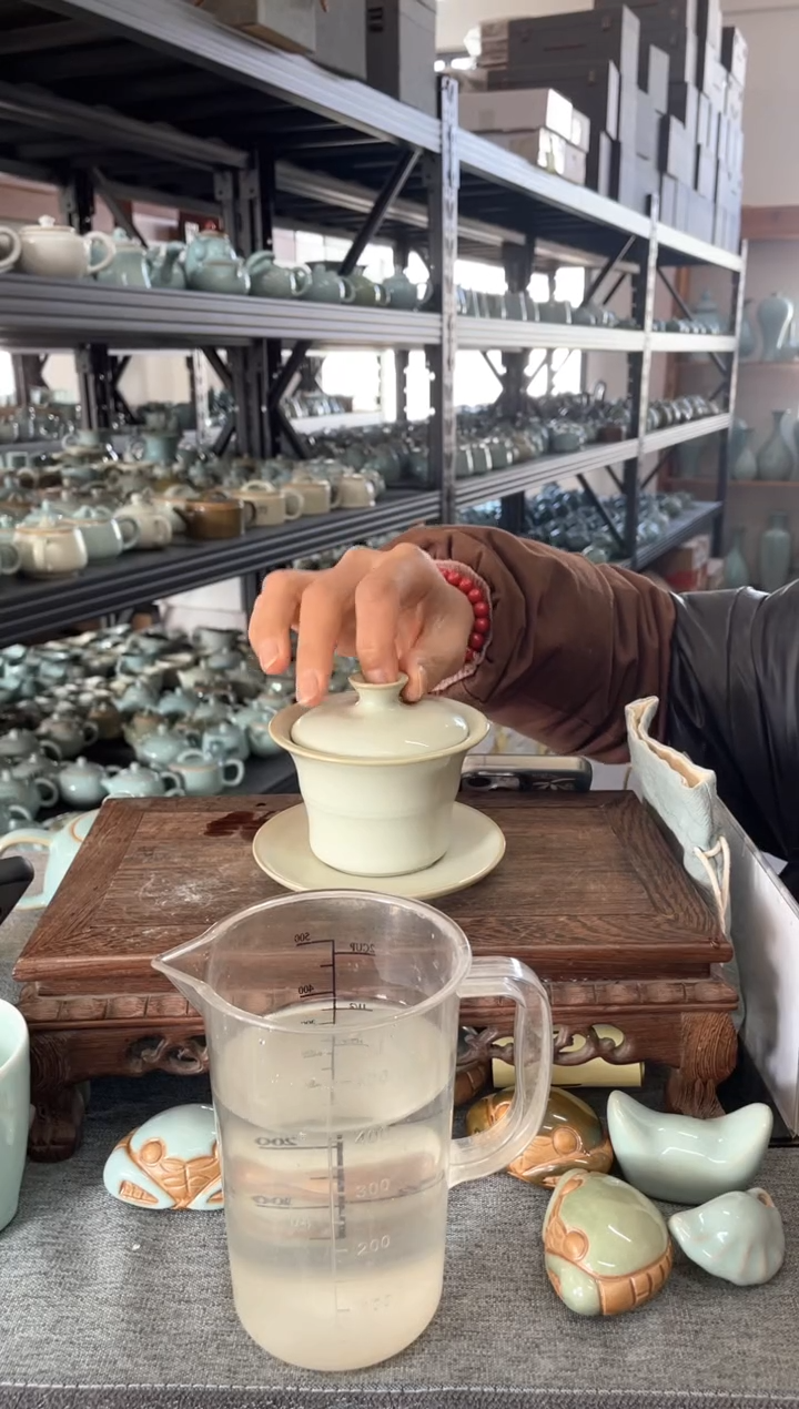 【闪购商品】瓷片微瑕月白竹节盖碗。。