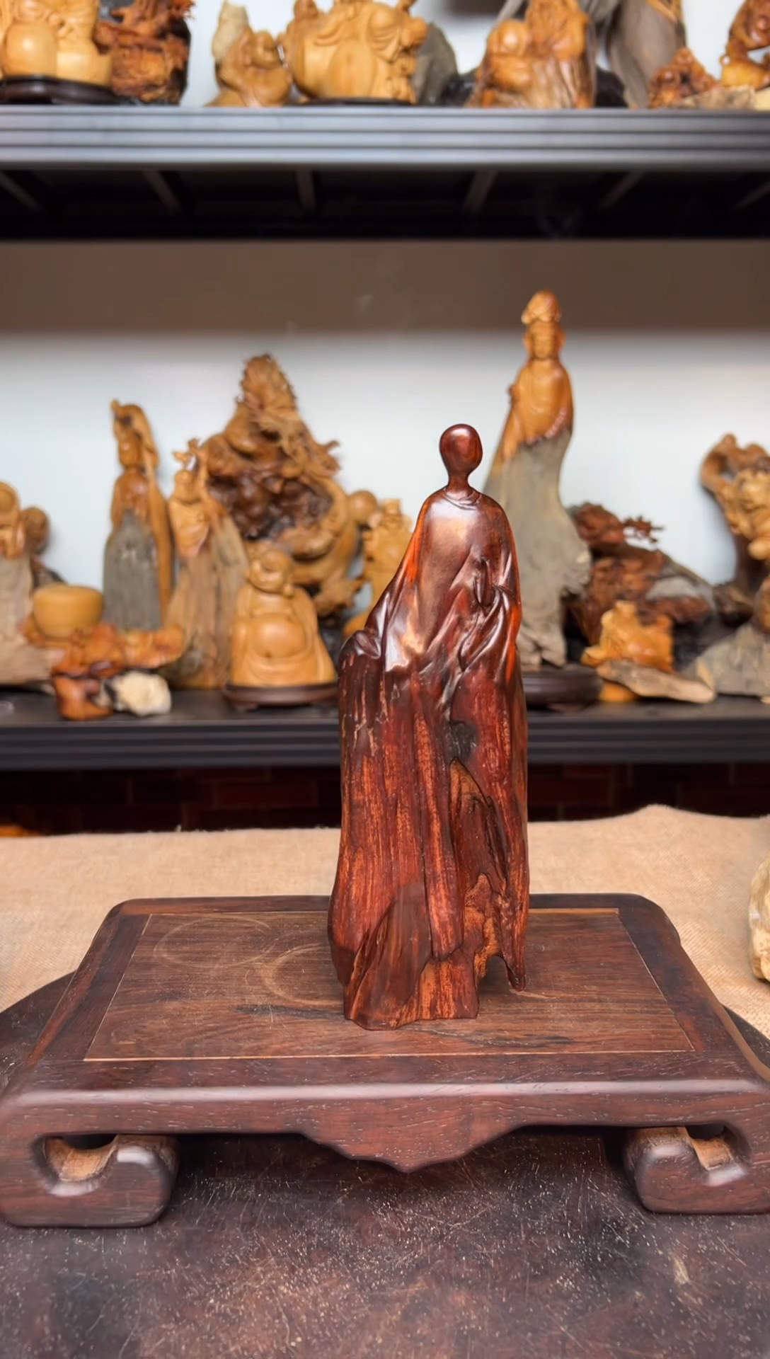 黑酸枝木类大红酸枝雕刻件