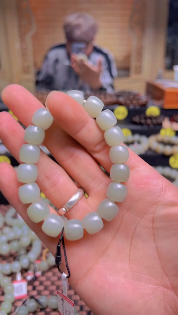 【闪购商品】和田玉手串未镶嵌且末料青白玉老型珠卡11*12手串