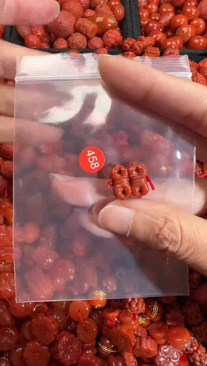 南红玛瑙未镶嵌颈饰1