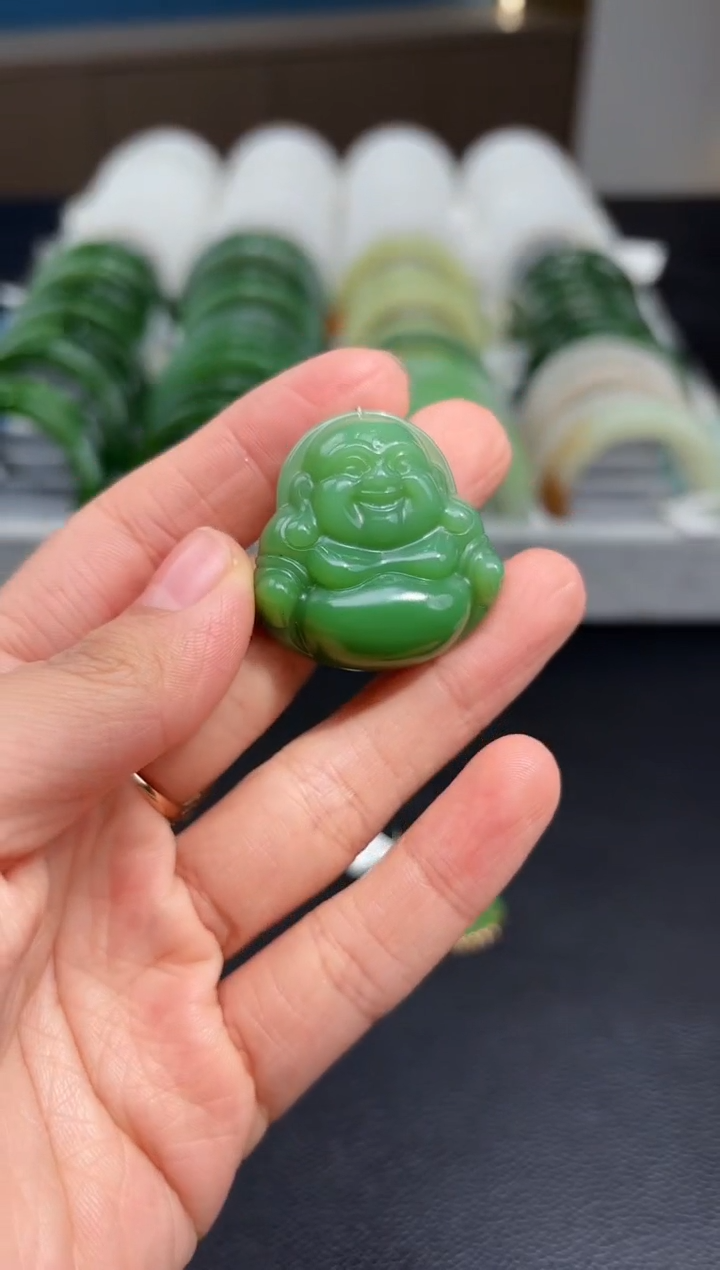 颈饰未镶嵌和田玉粉青35mm佛公吊坠