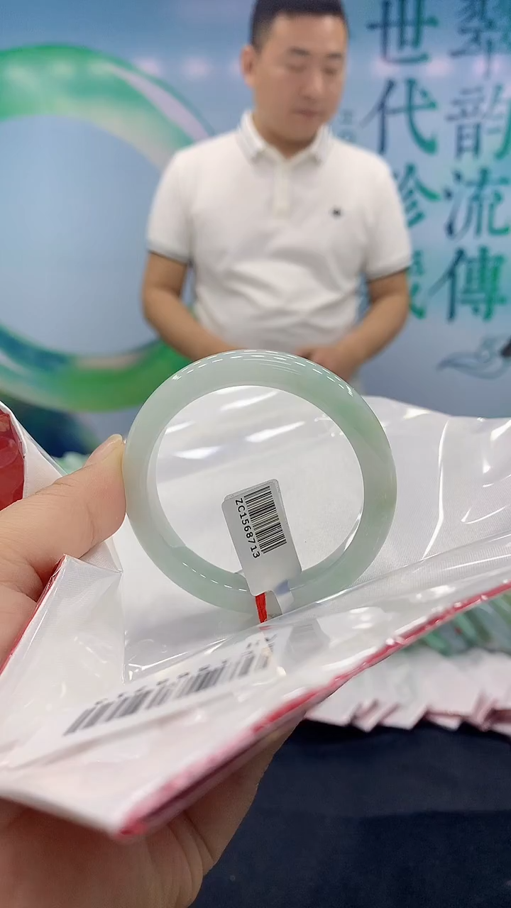 【闪购商品】翡翠手镯未镶嵌54天然翡翠手镯