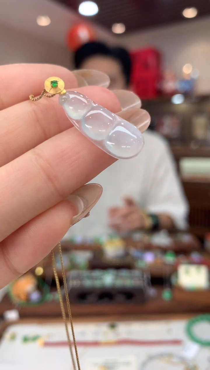 【闪购商品】翡翠吊坠(不含链)18K金镶嵌豆子