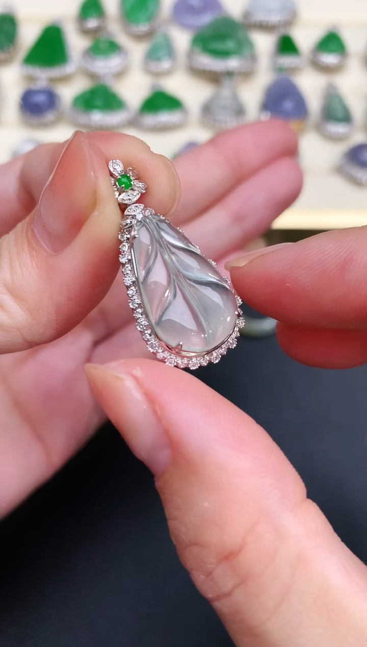 翡翠18K金镶嵌吊坠(不含链)41叶子|6800+0