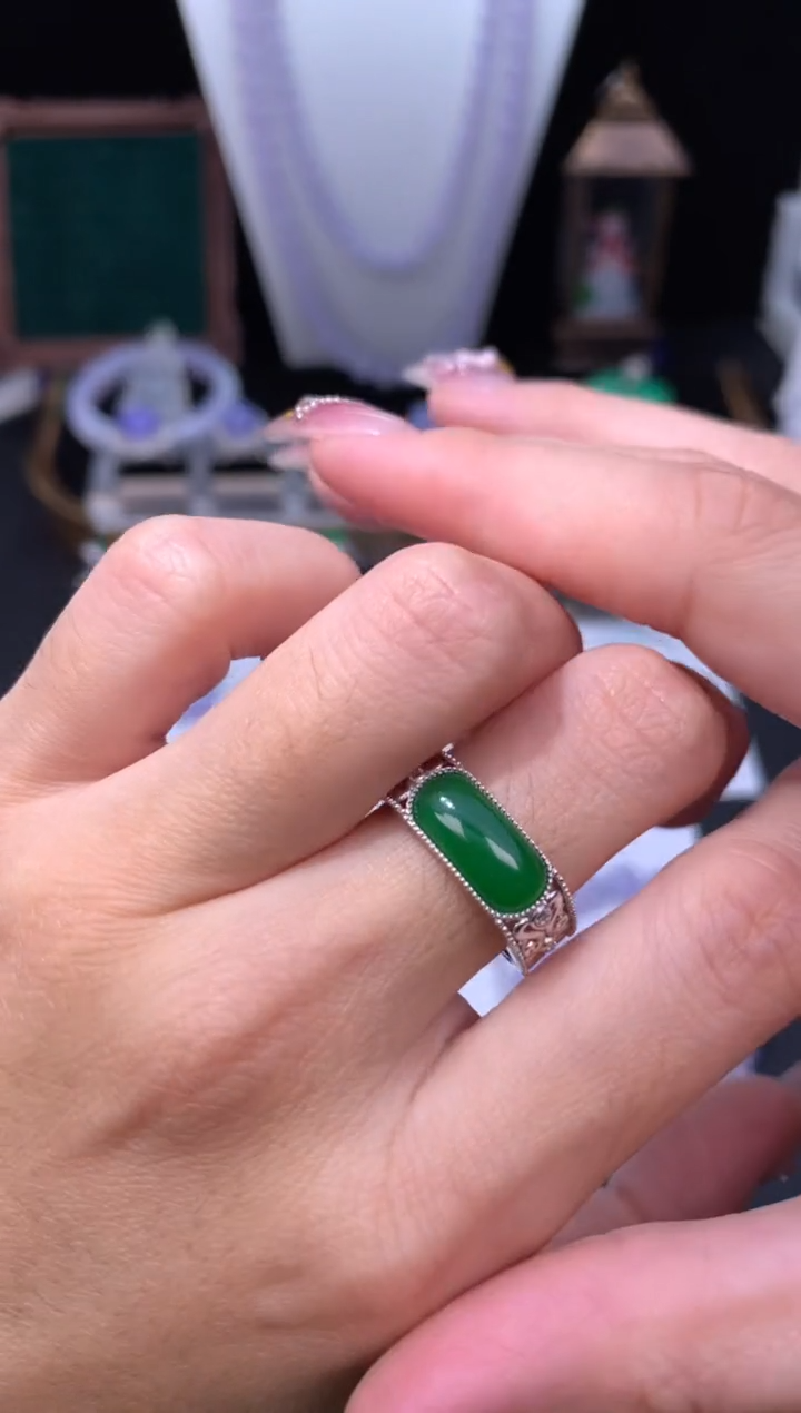 18K金镶嵌定制翡翠48小时鉴赏期 退货不扣服务费