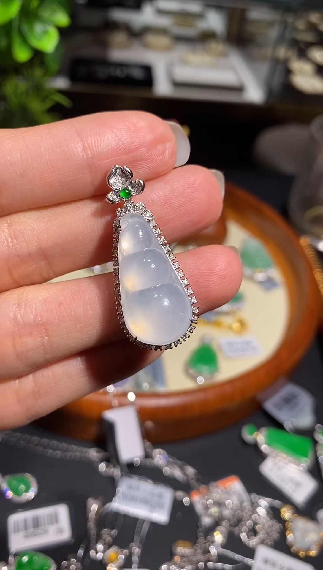 【闪购商品】翡翠吊坠(不含链)18K金镶嵌豆子