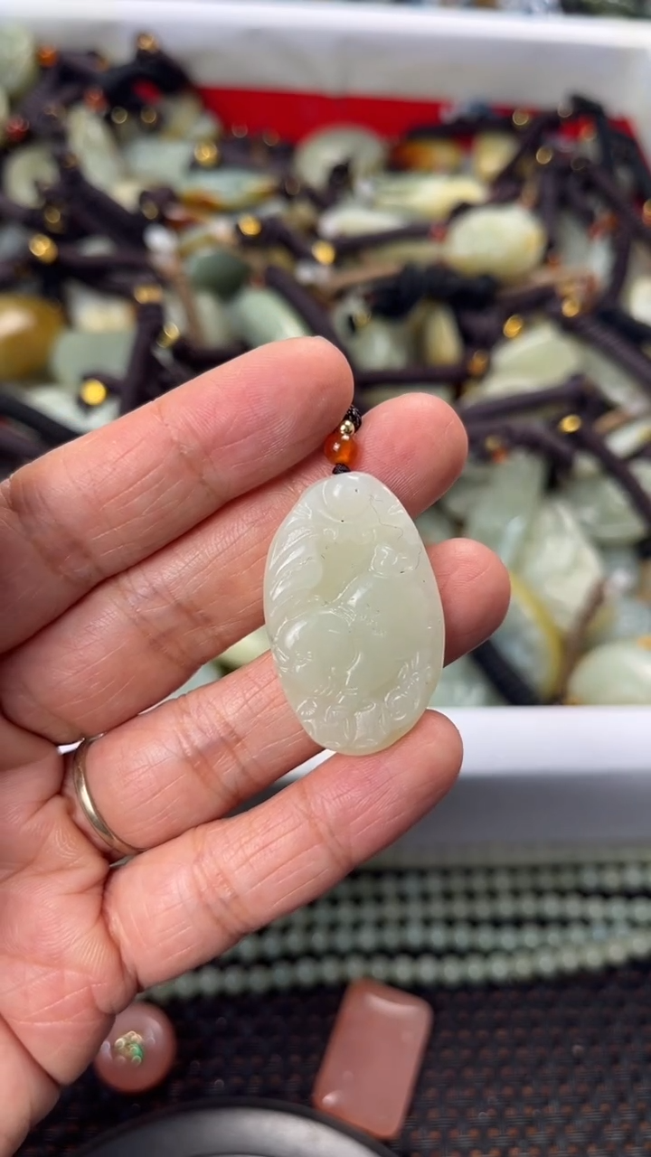 【闪购商品】和田玉颈饰未镶嵌多样性发货没有证书拍一发一有瑕