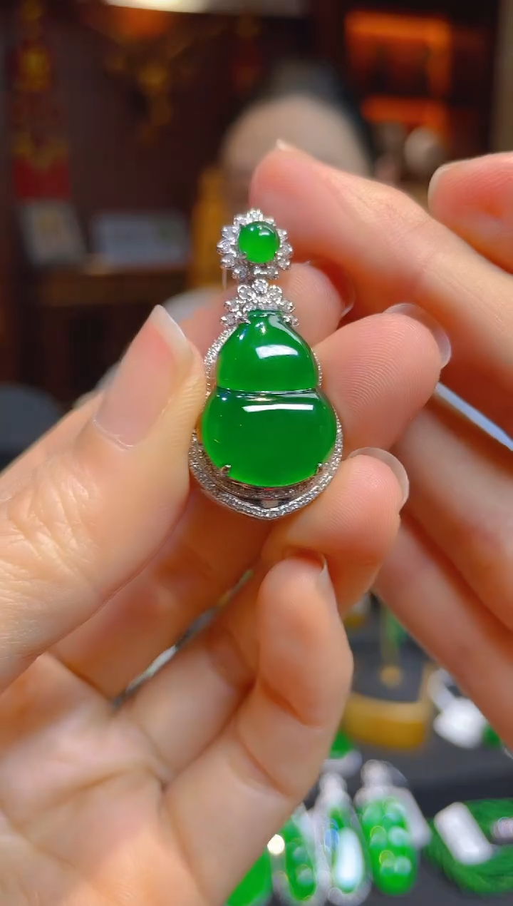 【闪购商品】翡翠颈饰18K金镶嵌114053天然A货翡翠无事牌