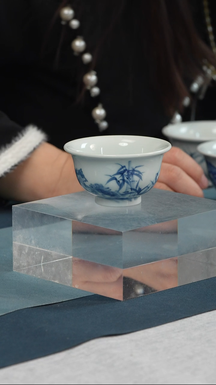 杯子瓷杨贵云 青花内绘 竹