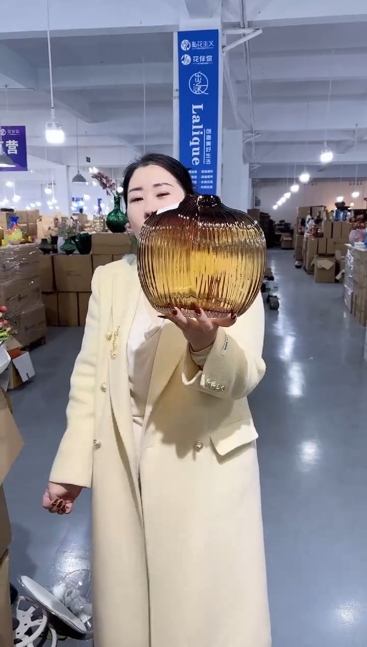 【闪购商品】玻璃唐总花瓶厂-微瑕-ESB8