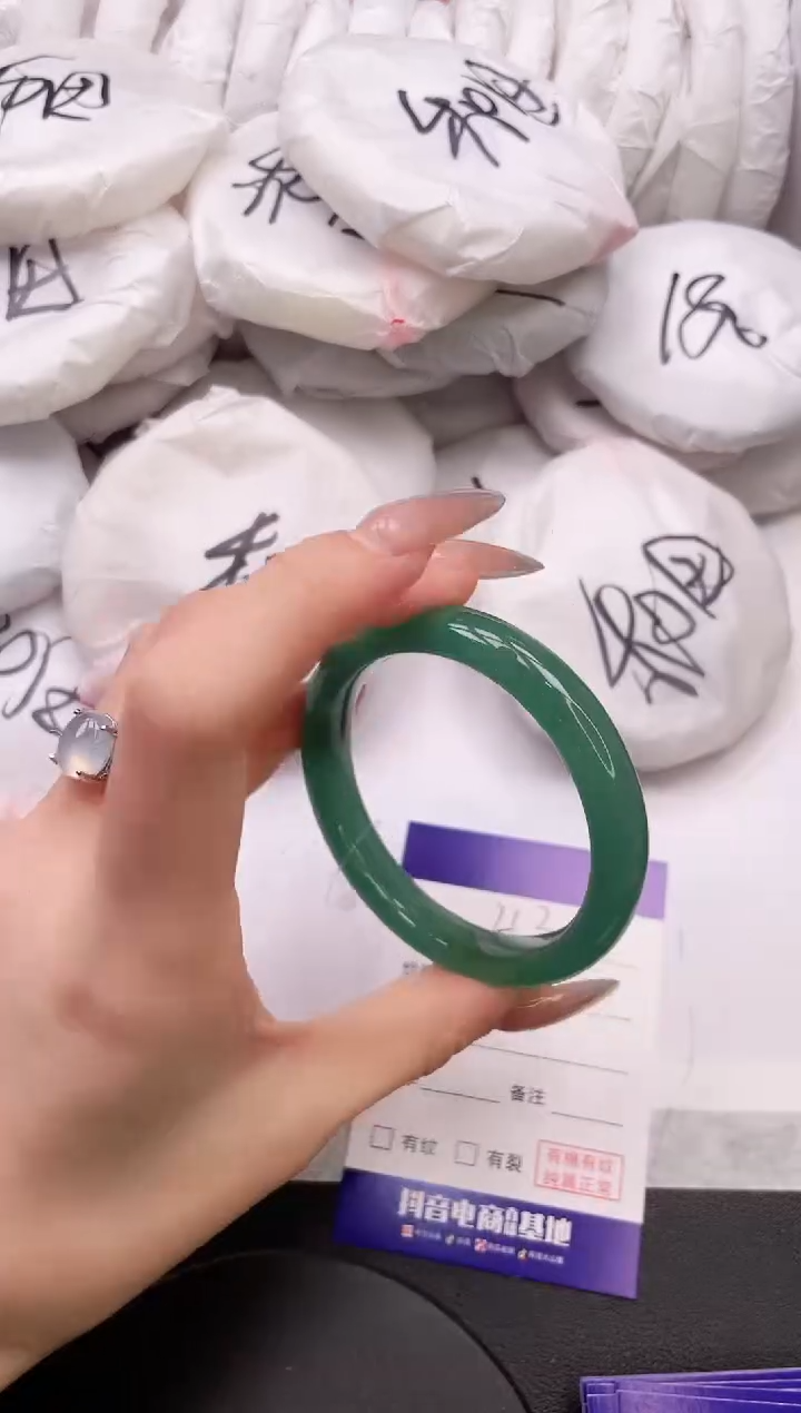 【闪购商品】石英质玉手镯未镶嵌22L213-56