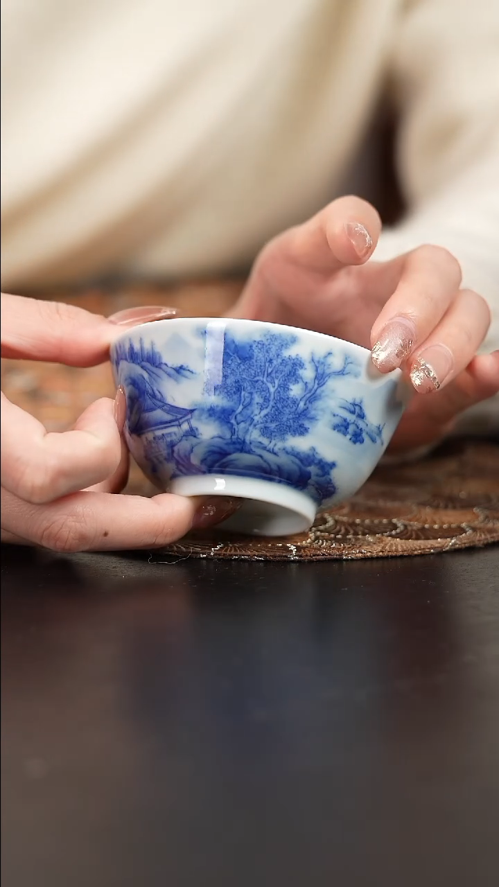 【闪购商品】杯看山柴窑青花山水