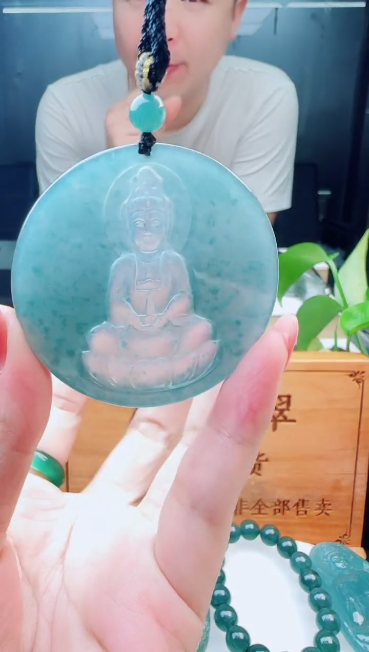 翡翠未镶嵌颈饰多样性发货其中一件