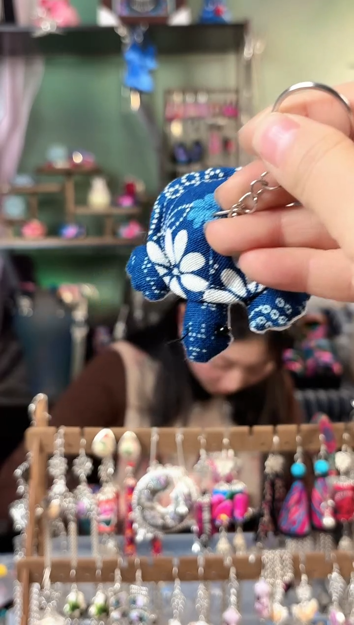 彩云南阁非遗老绣饰品627*XC