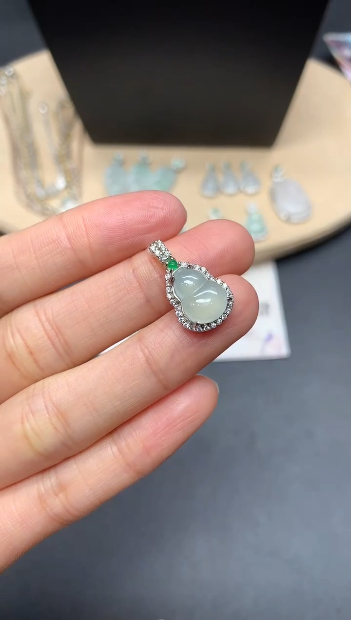 【闪购商品】翡翠吊坠(不含链)银S925镶嵌葫芦【多样性发其一】