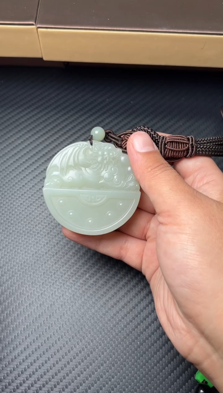 未镶嵌和田玉把件且末微色差近矿把件S