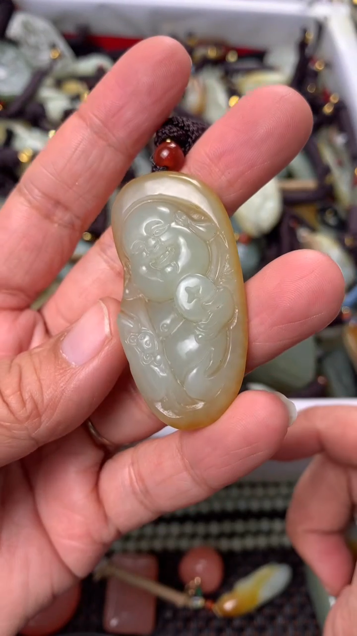 【闪购商品】和田玉颈饰未镶嵌多样性发货没有证书.拍一发一，有瑕