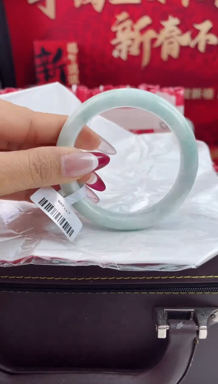 【闪购商品】翡翠手镯未镶嵌6翡翠手镯（微瑕）