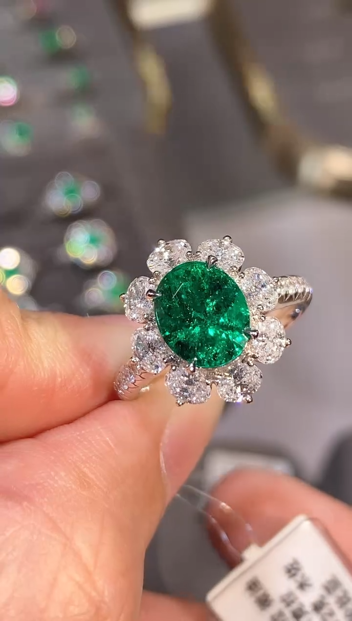 【闪购商品】戒指18K金镶嵌祖母绿1.95ct/-哥伦比亚-展会同步价