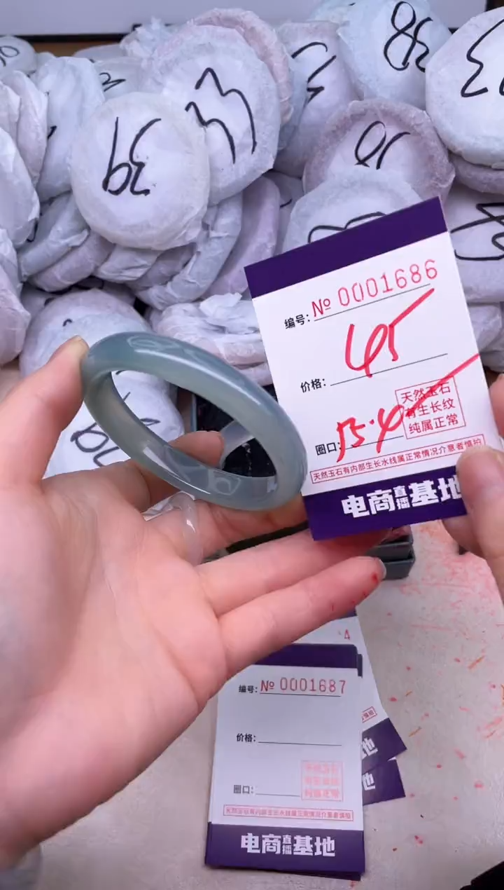 玛瑙/玉髓手镯未镶嵌1686