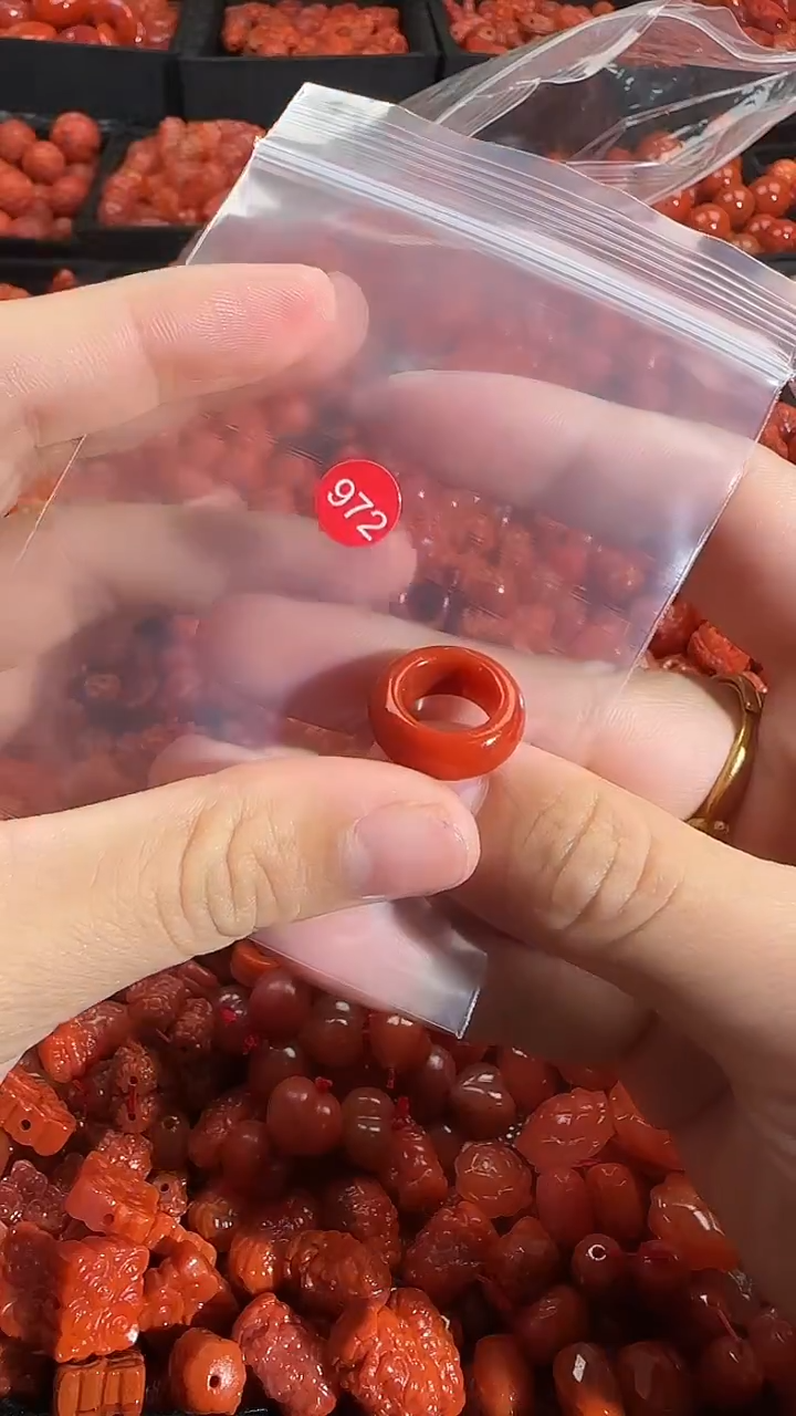 颈饰未镶嵌南红玛瑙1