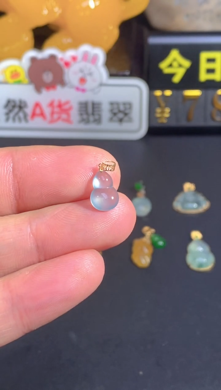 颈饰18K金镶嵌翡翠   