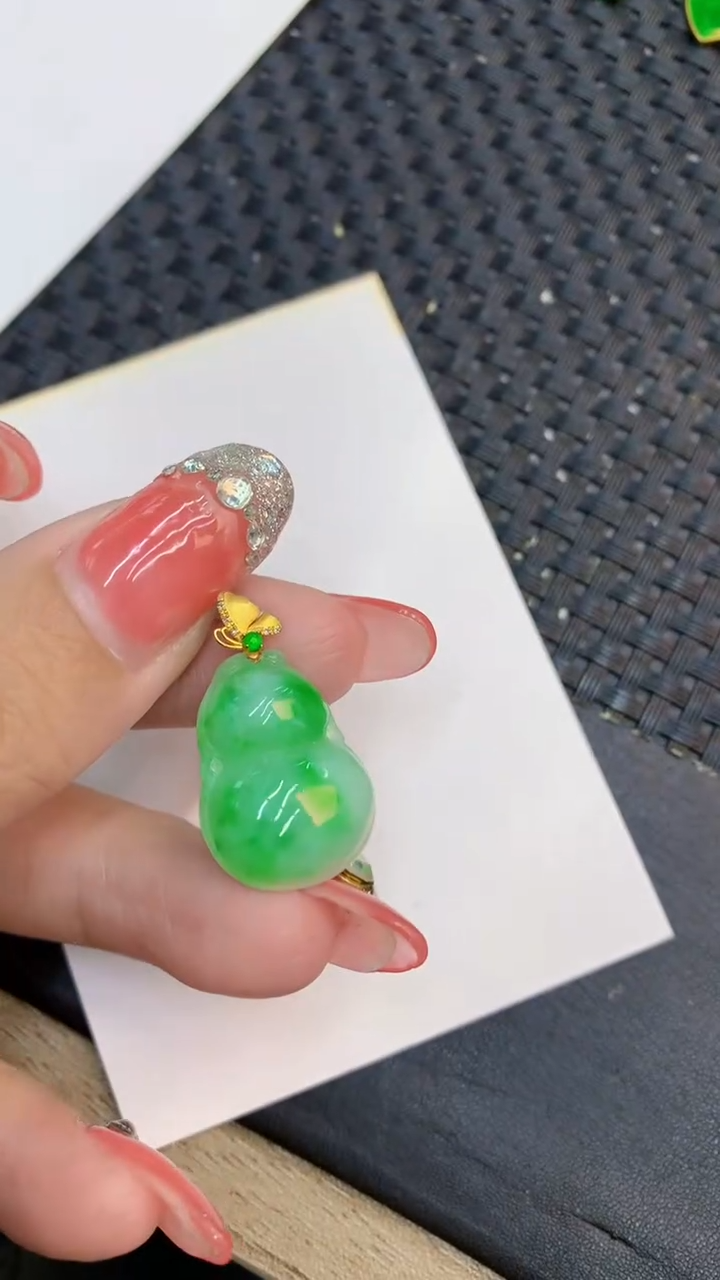 颈饰18K金镶嵌翡翠1