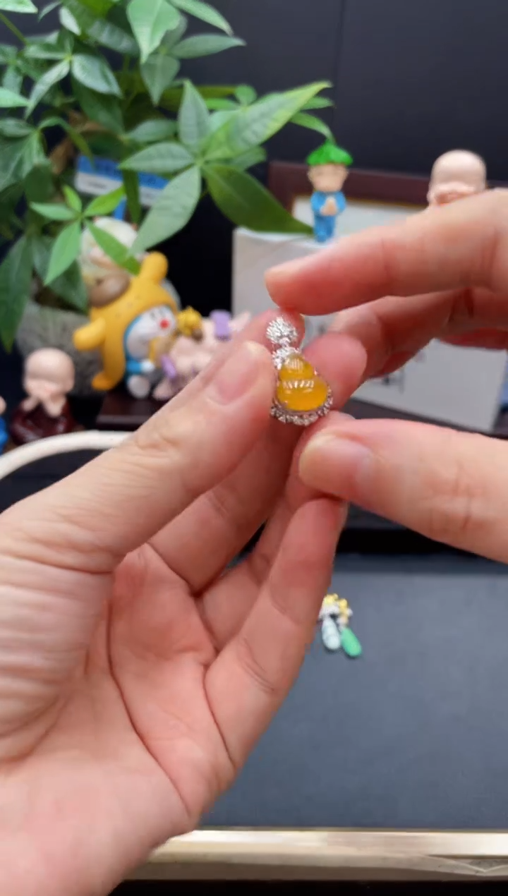 吊坠(不含链)18K金镶嵌翡翠方*吊坠