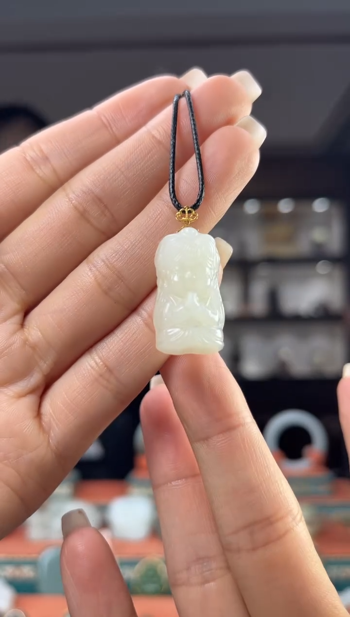 颈饰18K金镶嵌和田玉1