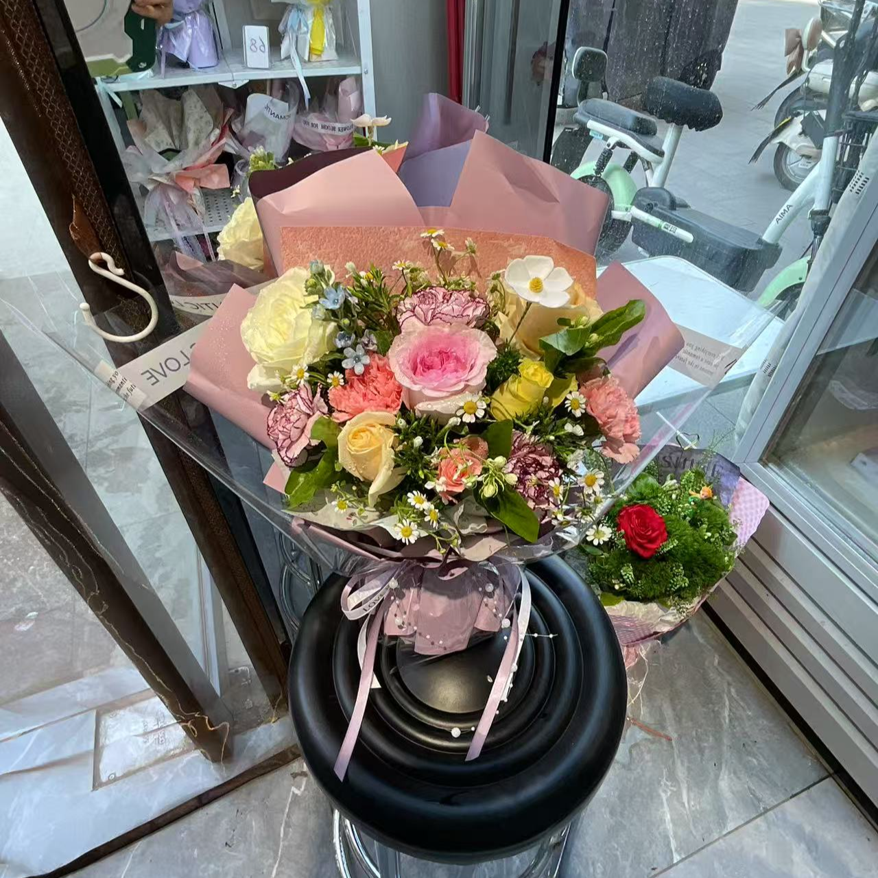 粉云映月紫玫瑰花束
