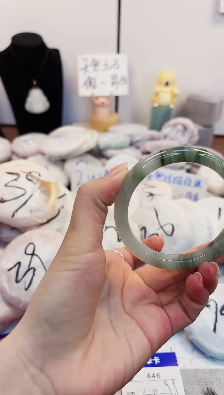 【闪购商品】石英质玉手镯未镶嵌446