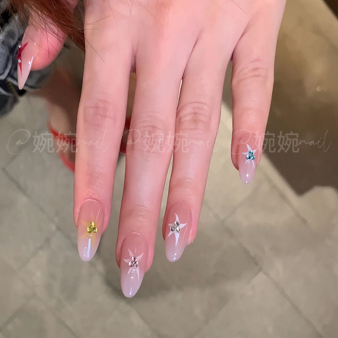 清！！！【鬼马少女】纯手工手绘辣妹百搭乳白渐变设计穿戴甲