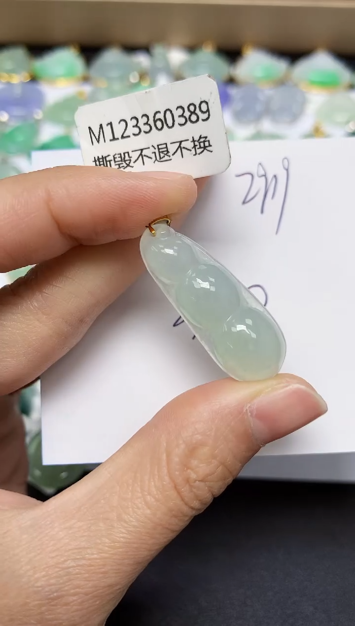 翡翠18K金镶嵌颈饰 天然翡翠A货