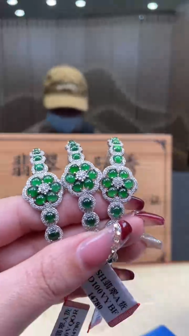 【闪购商品】翡翠颈饰未镶嵌多样性发货 (只发一件) *A49