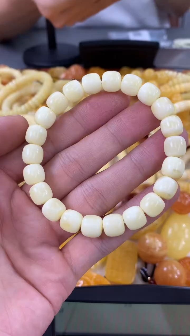【闪购商品】琥珀裸石未镶嵌手串