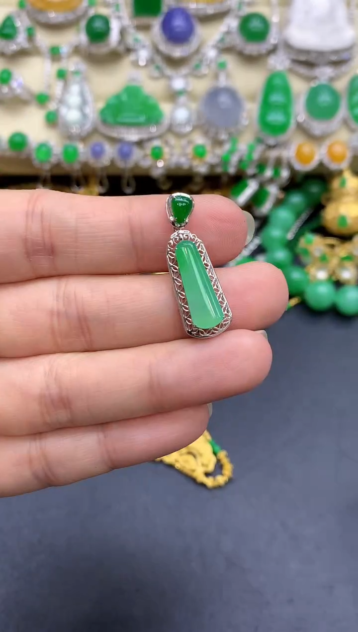 颈饰18K金镶嵌翡翠245-中国好珍宝