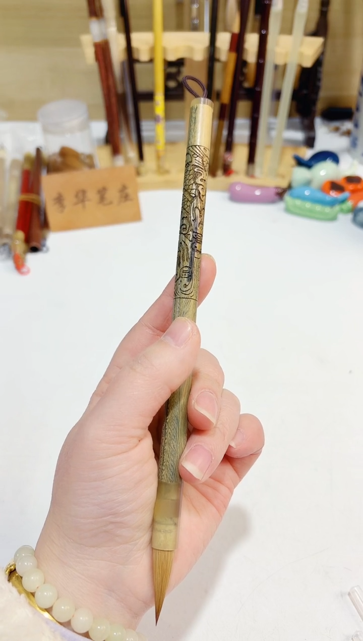 笔杆微瑕  绿檀雕龙狼尾1支 