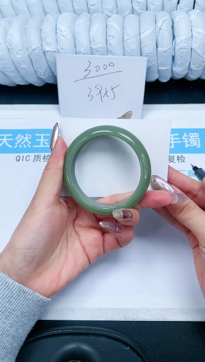 【闪购商品】石英质玉手镯未镶嵌58-56.5