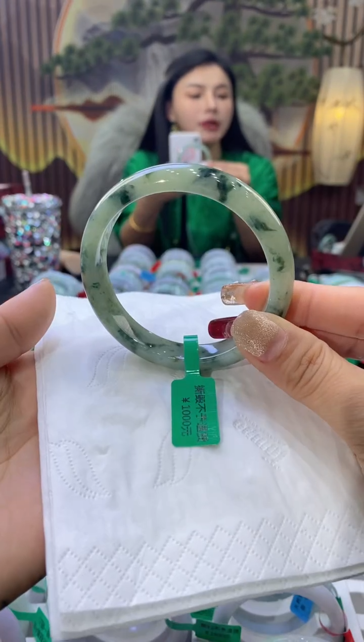 【闪购商品】翡翠手镯未镶嵌多人00030
