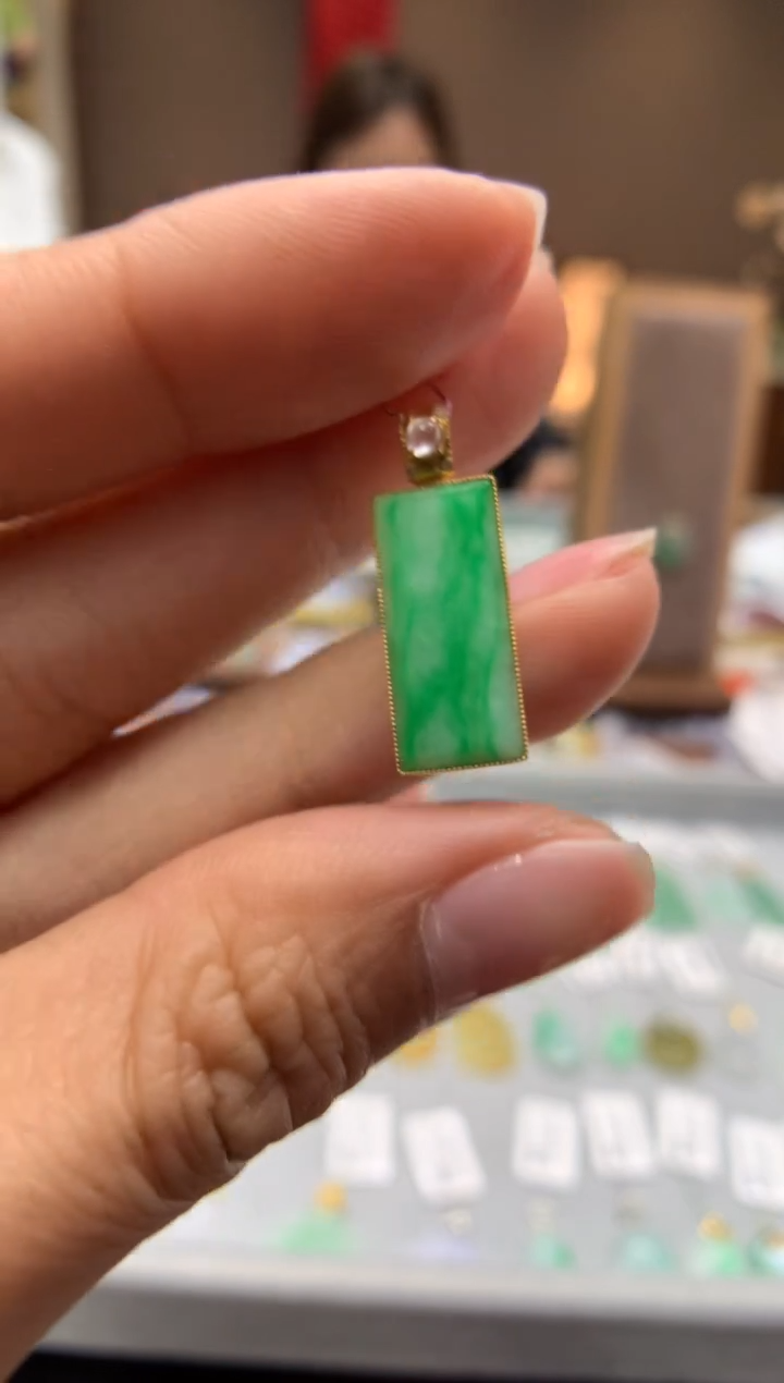 【闪购商品】翡翠颈饰18K金镶嵌无事牌