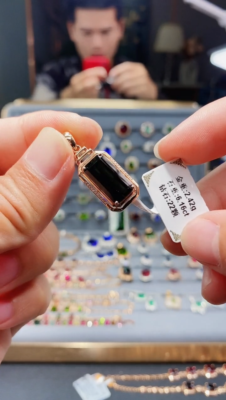 【闪购商品】碧玺颈饰18K金镶嵌6.16.