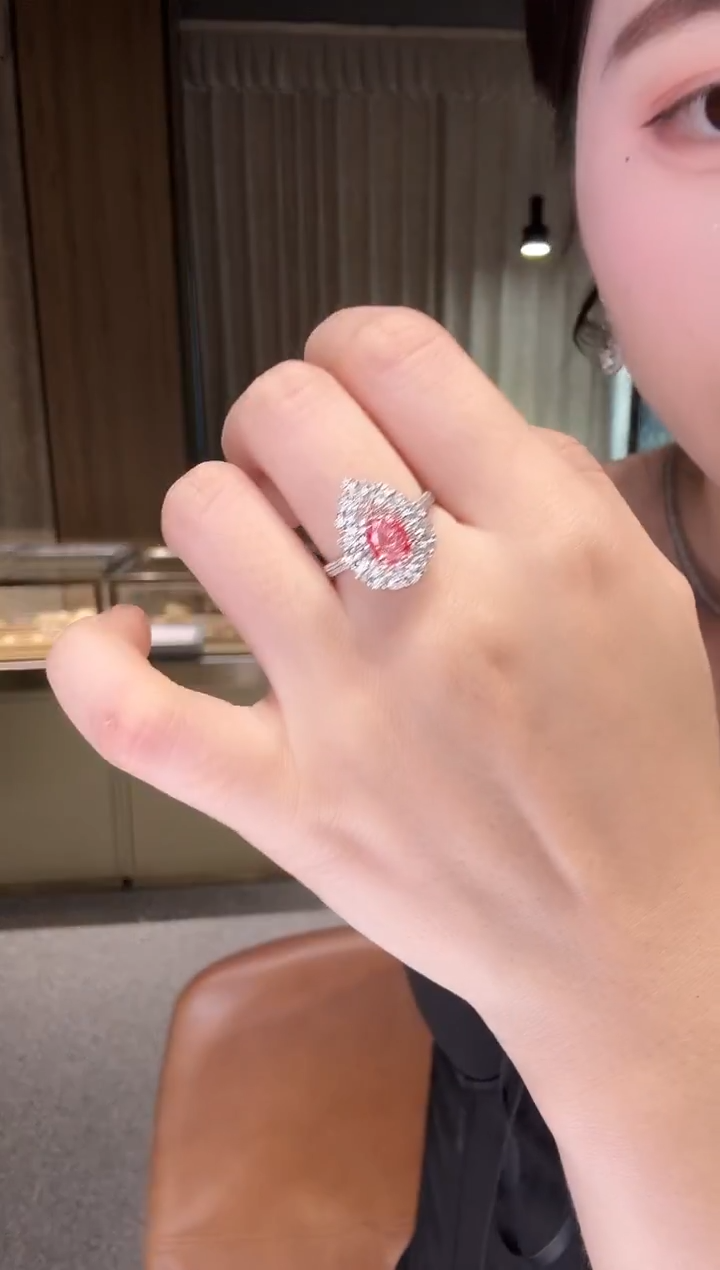 18K金镶嵌戒指钻石戒指