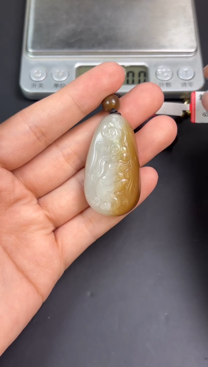 【闪购商品】和田玉吊坠(赠链)未镶嵌且末金山微色差吊坠