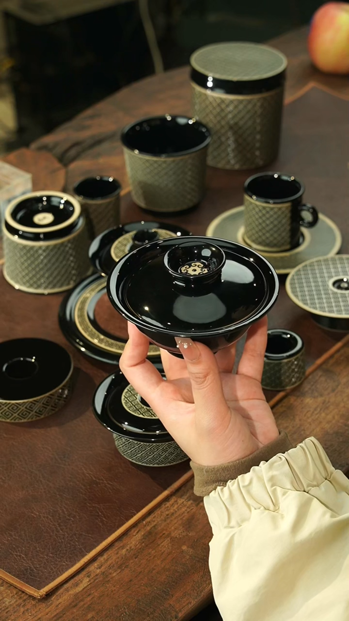 【闪购商品】瓷片李斌 玄色系列 如意盖碗