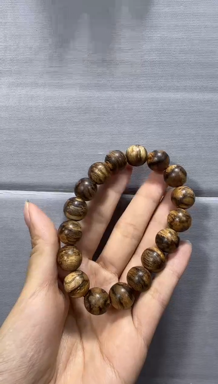 【闪购商品】沉香手串日本伽罗1.2单圈多样性发货发其一