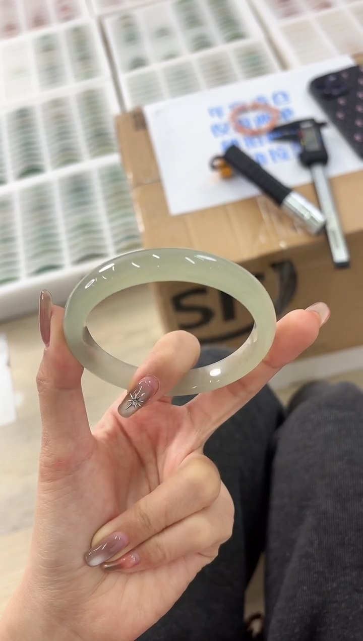 未镶嵌手镯石英质玉7-57D