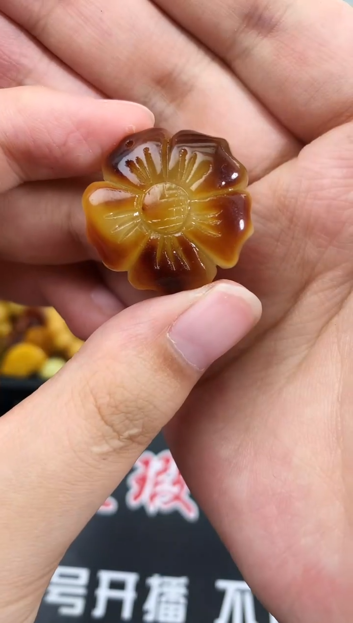 蜜蜡未镶嵌珠宝奇石226