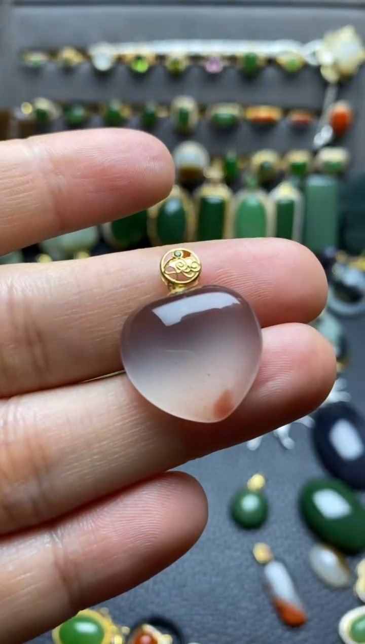 南红玛瑙18K金镶嵌颈饰吊坠